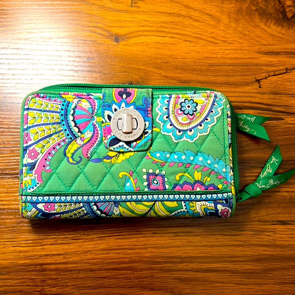 🌸 Vera Bradley wallet
